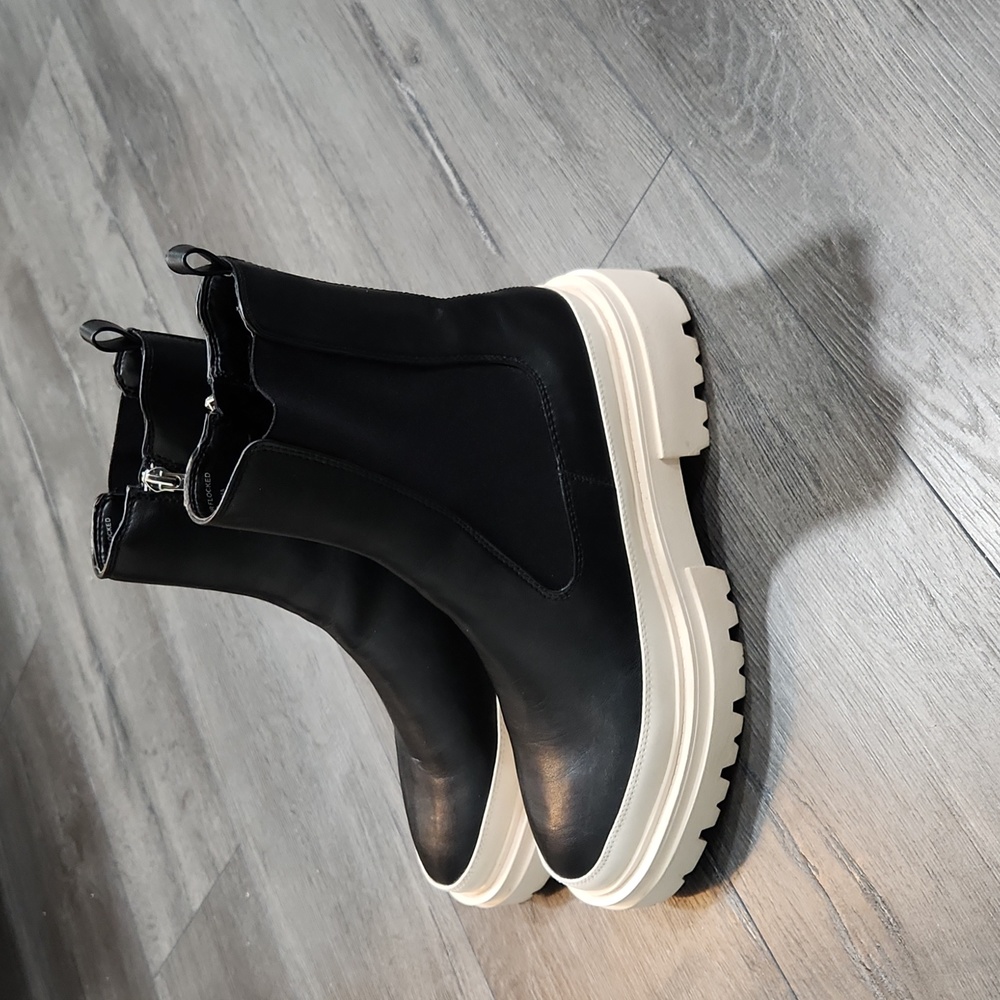 Steven by Steve Madden Black armond lug-sole Chelsea Boots size 8m - Picture 10 of 12